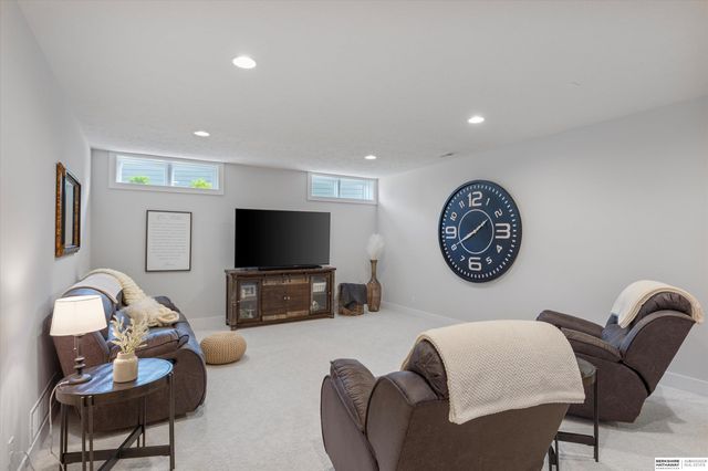 20545 Hartman Avenue, Elkhorn, NE 68022