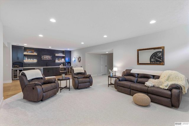 20545 Hartman Avenue, Elkhorn, NE 68022