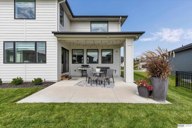 20545 Hartman Avenue, Elkhorn, NE 68022