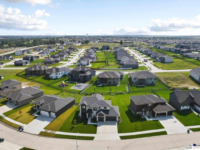 20545 Hartman Avenue, Elkhorn, NE 68022