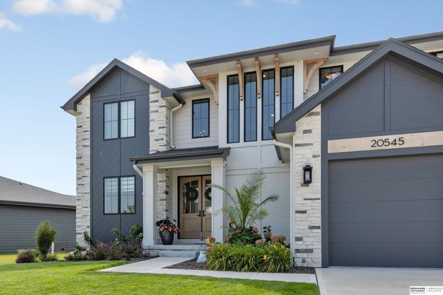 20545 Hartman Avenue, Elkhorn, NE 68022