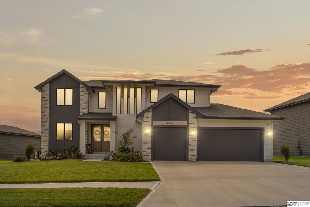 20545 Hartman Avenue, Elkhorn, NE 68022