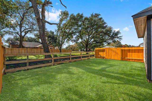 11856 East Gate Villas Drive, Willis, TX 77318
