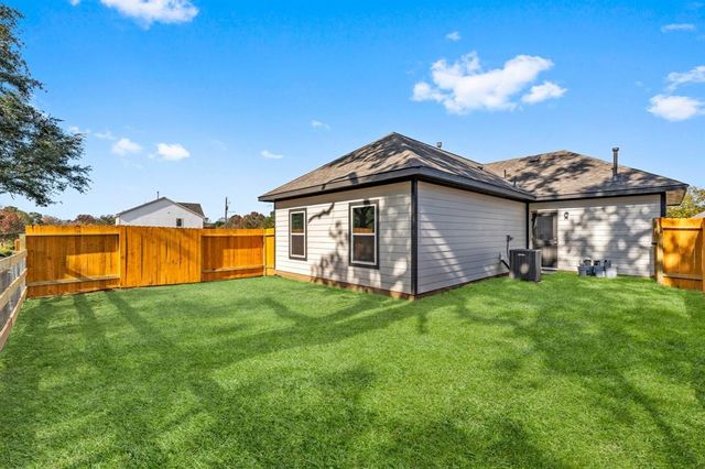 11856 East Gate Villas Drive, Willis, TX 77318