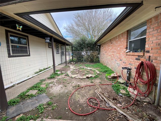 4717 33rd Street, Dickinson, TX 77539