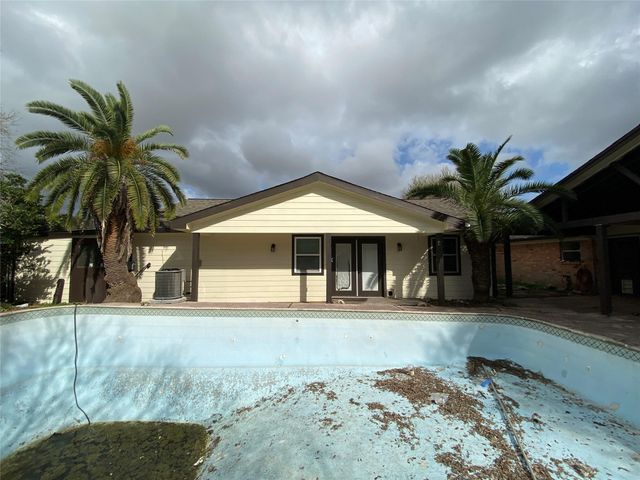 4717 33rd Street, Dickinson, TX 77539