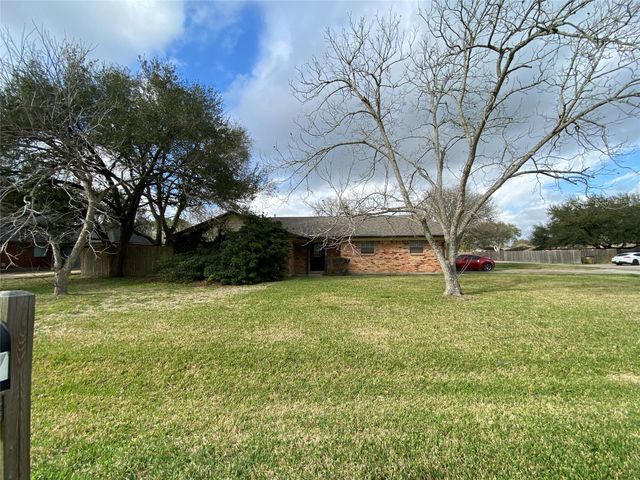 4717 33rd Street, Dickinson, TX 77539