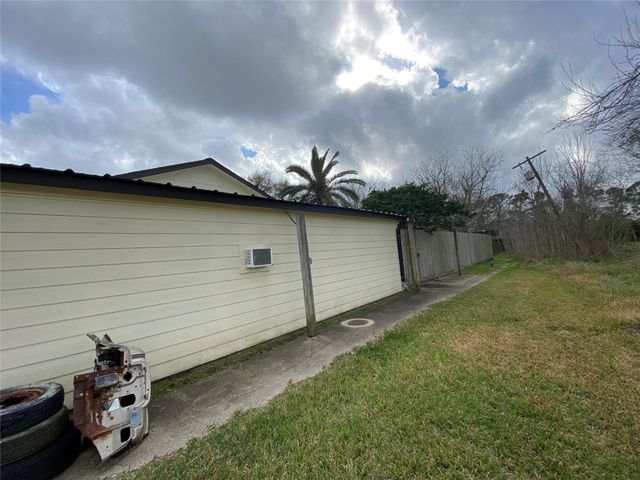 4717 33rd Street, Dickinson, TX 77539