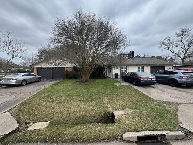 4717 33rd Street, Dickinson, TX 77539