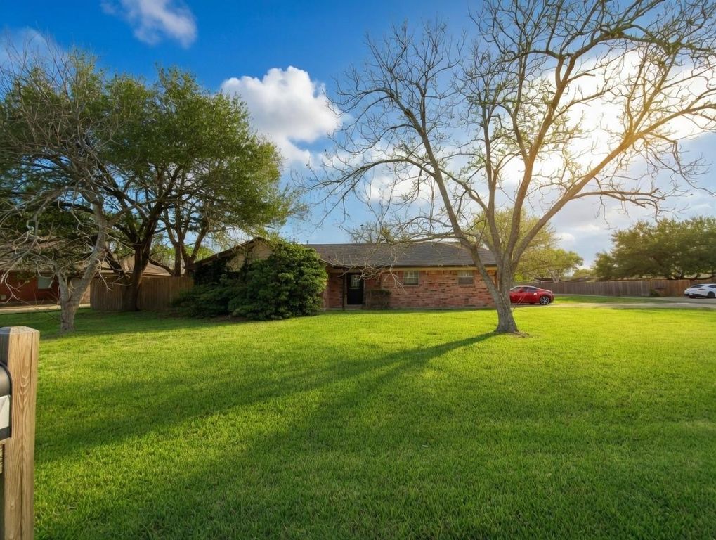 4717 33rd Street, Dickinson, TX 77539