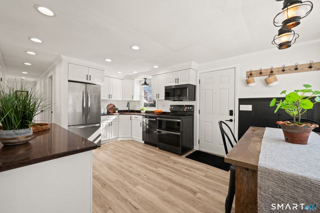 20 Pearl Street, Glastonbury, CT 06033