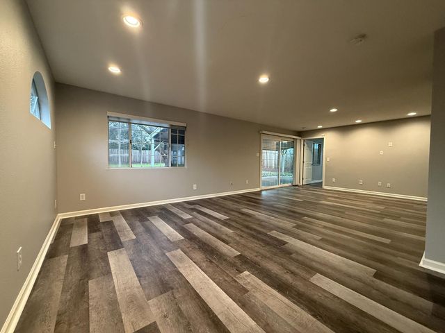 5530 Kenneth Ave, Carmichael, CA 95608