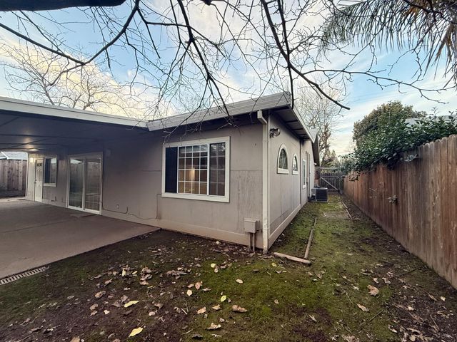 5530 Kenneth Ave, Carmichael, CA 95608