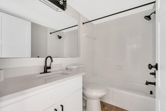 4624 Cedar Lake Road S 7, Saint Louis Park, MN 55416