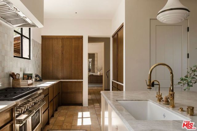 976 N Alpine Drive, Beverly Hills, CA 90210