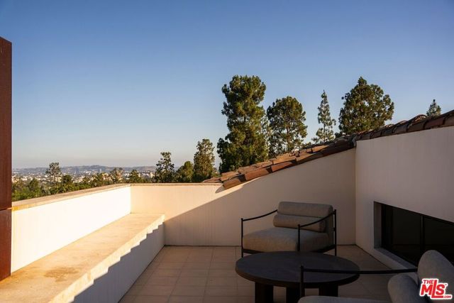 976 N Alpine Drive, Beverly Hills, CA 90210