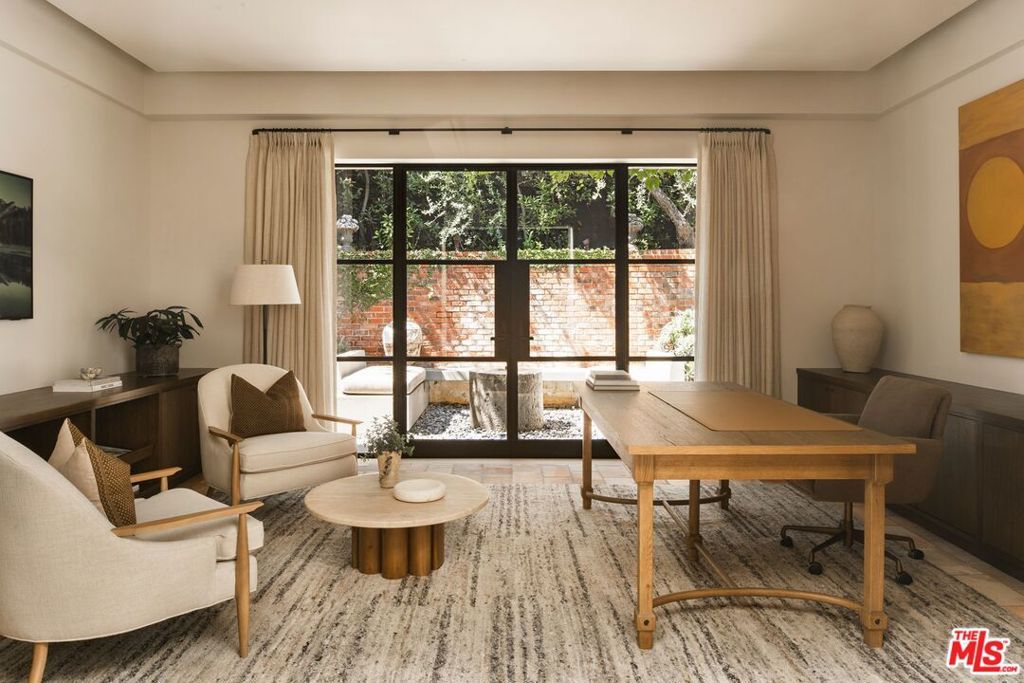 Image 17 of property listing at 976 N Alpine Drive, Beverly Hills, CA 90210