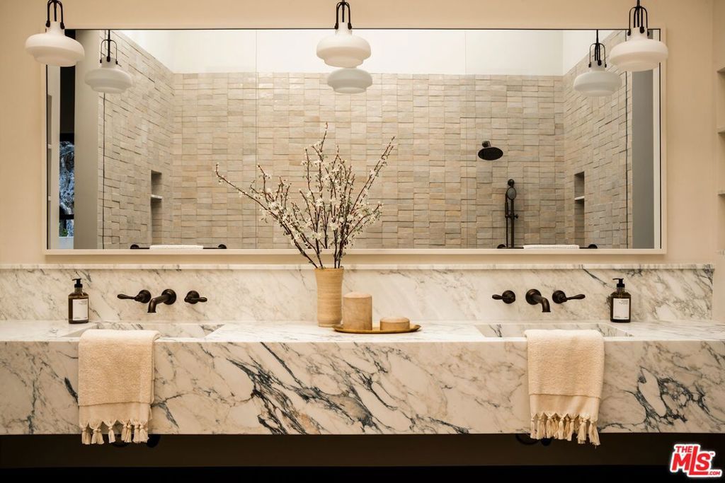 Image 21 of property listing at 976 N Alpine Drive, Beverly Hills, CA 90210