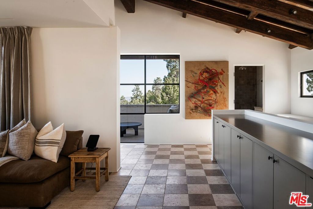 Image 23 of property listing at 976 N Alpine Drive, Beverly Hills, CA 90210