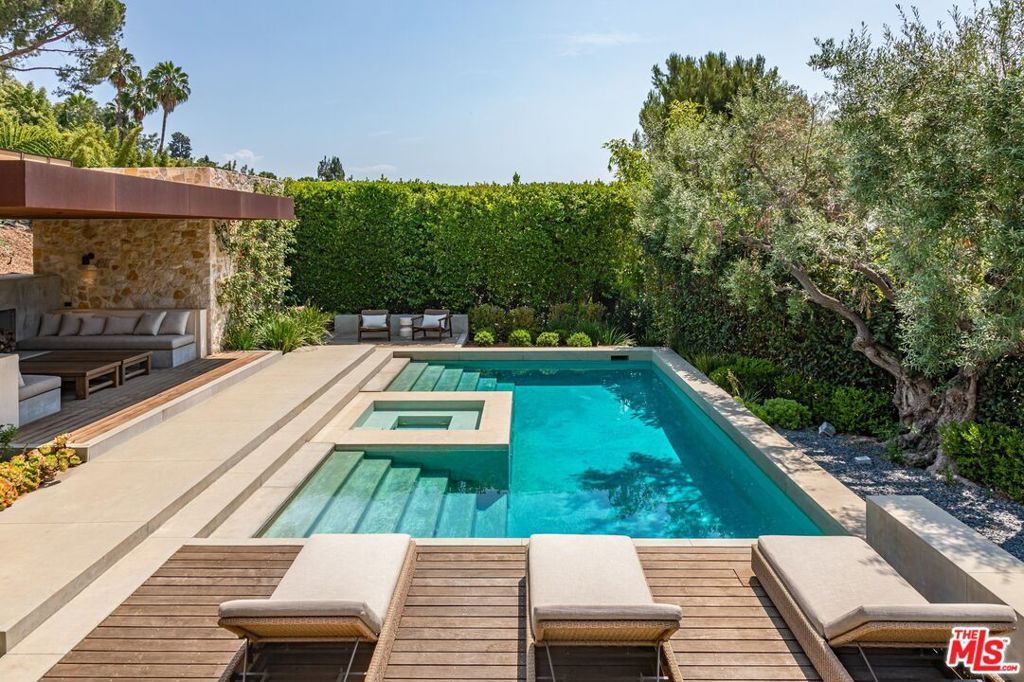 Image 33 of property listing at 976 N Alpine Drive, Beverly Hills, CA 90210
