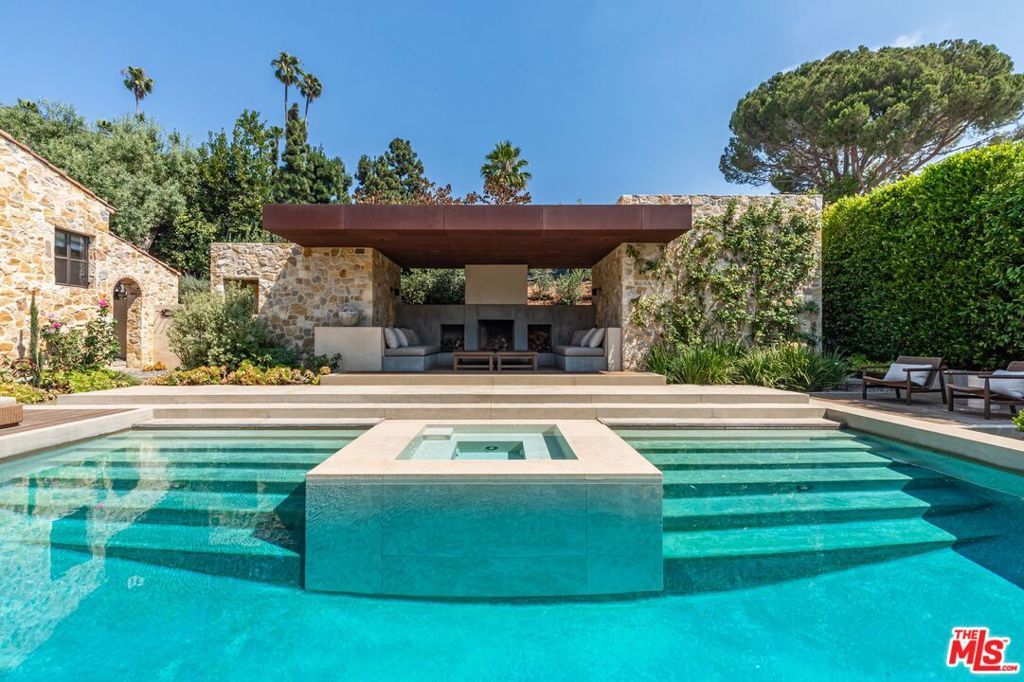 Image 34 of property listing at 976 N Alpine Drive, Beverly Hills, CA 90210