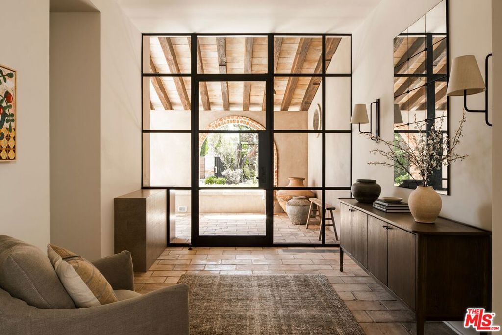 Image 7 of property listing at 976 N Alpine Drive, Beverly Hills, CA 90210