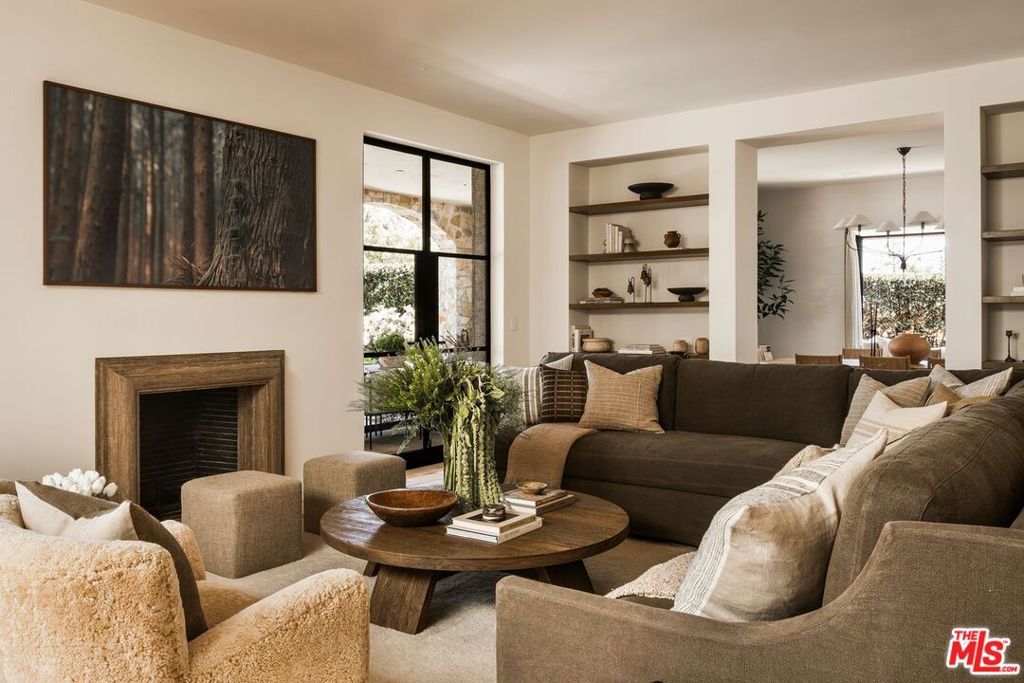 Image 9 of property listing at 976 N Alpine Drive, Beverly Hills, CA 90210