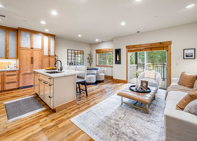 10183 Palisades Dr Unit 3, Truckee, CA 96161