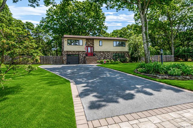 411 Robinson Avenue, East Patchogue, NY 11772