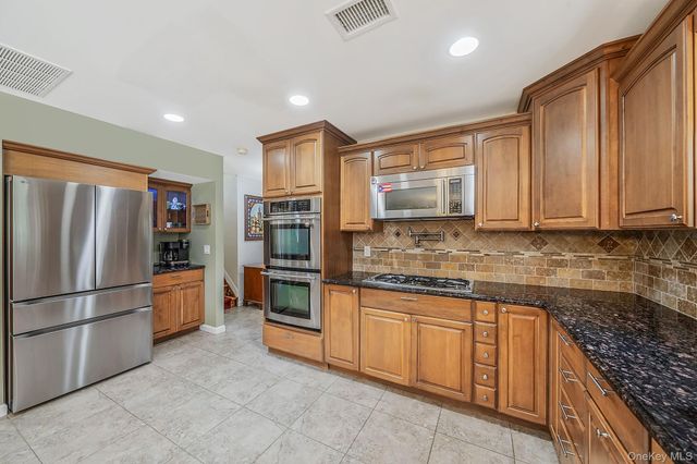 411 Robinson Avenue, East Patchogue, NY 11772