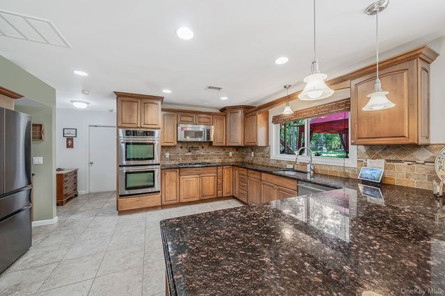 411 Robinson Avenue, East Patchogue, NY 11772