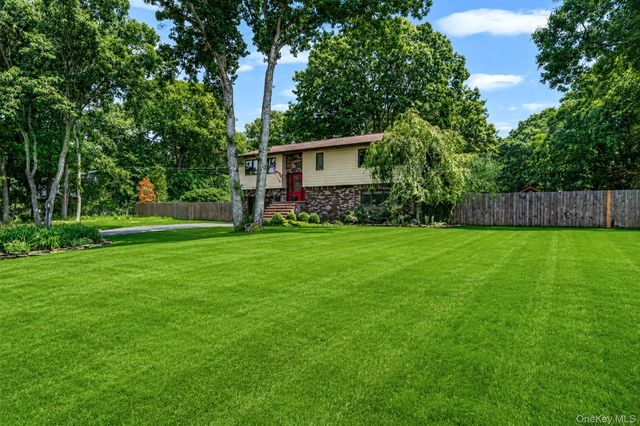 411 Robinson Avenue, East Patchogue, NY 11772