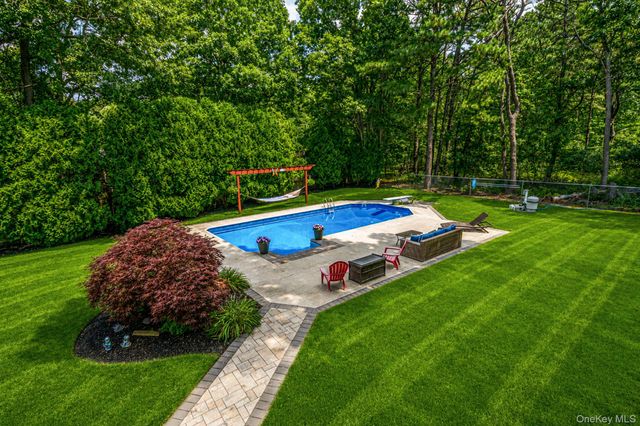 411 Robinson Avenue, East Patchogue, NY 11772