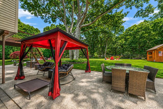 411 Robinson Avenue, East Patchogue, NY 11772