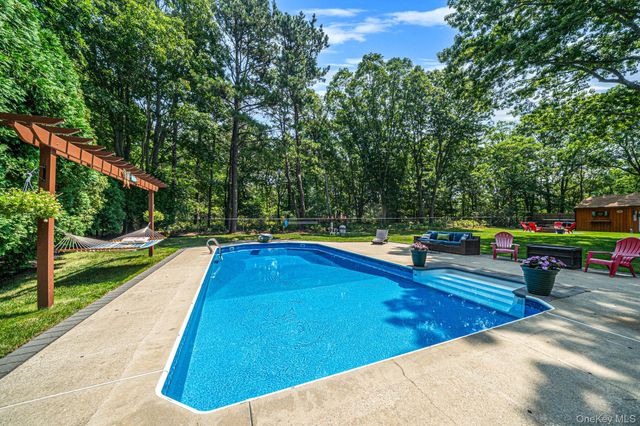 411 Robinson Avenue, East Patchogue, NY 11772