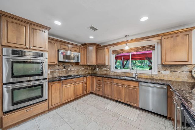 411 Robinson Avenue, East Patchogue, NY 11772