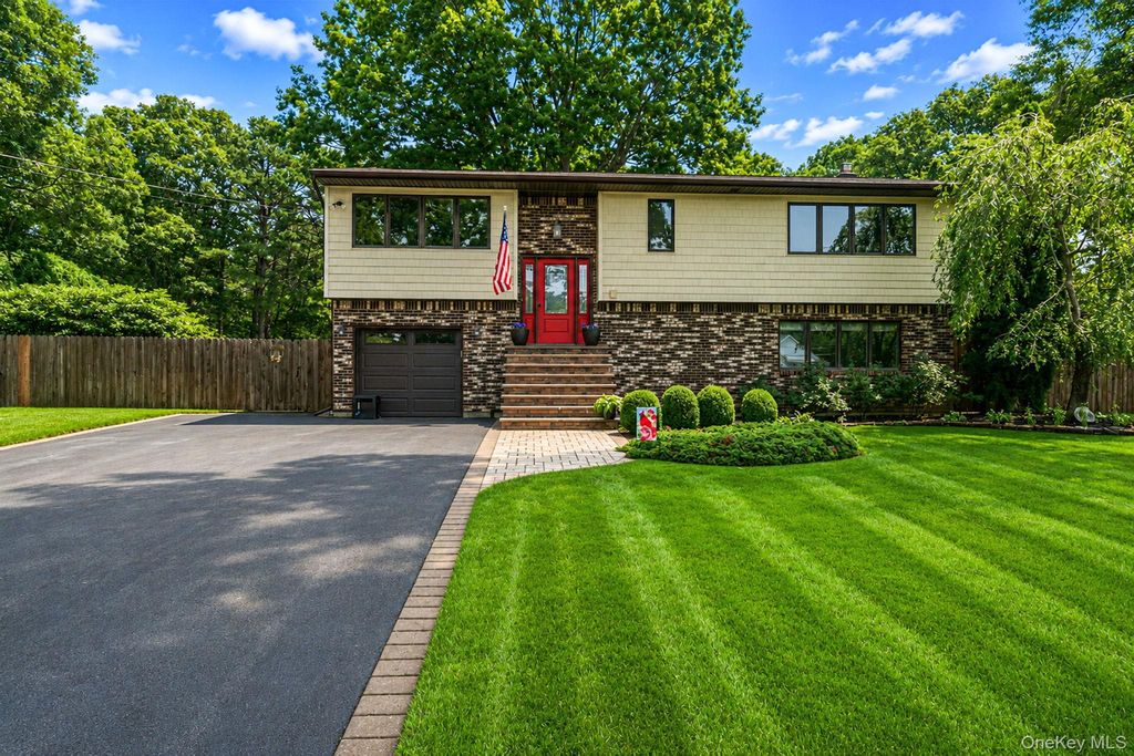 411 Robinson Avenue, East Patchogue, NY 11772