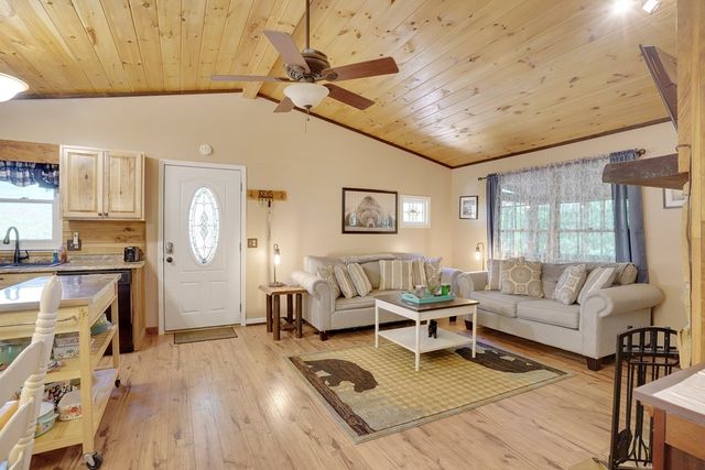 41 Courtside Court, Ellijay, GA 30540