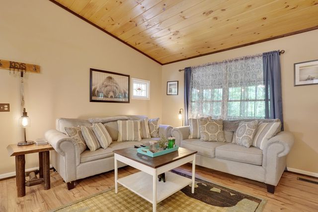 41 Courtside Court, Ellijay, GA 30540