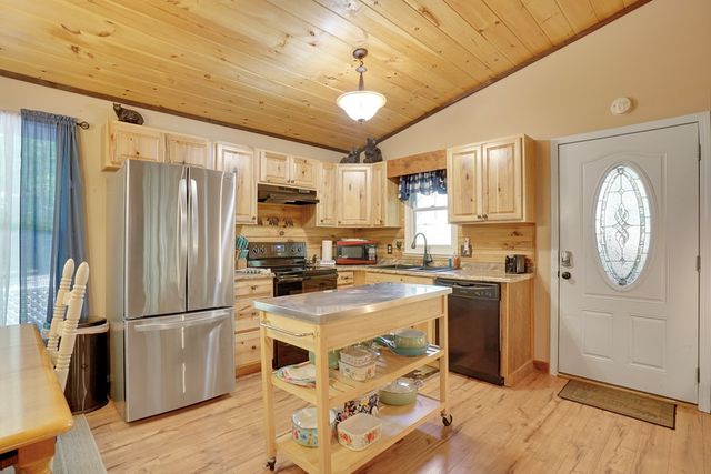 41 Courtside Court, Ellijay, GA 30540
