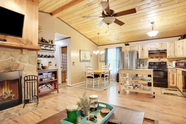 41 Courtside Court, Ellijay, GA 30540