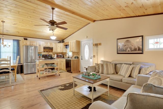41 Courtside Court, Ellijay, GA 30540