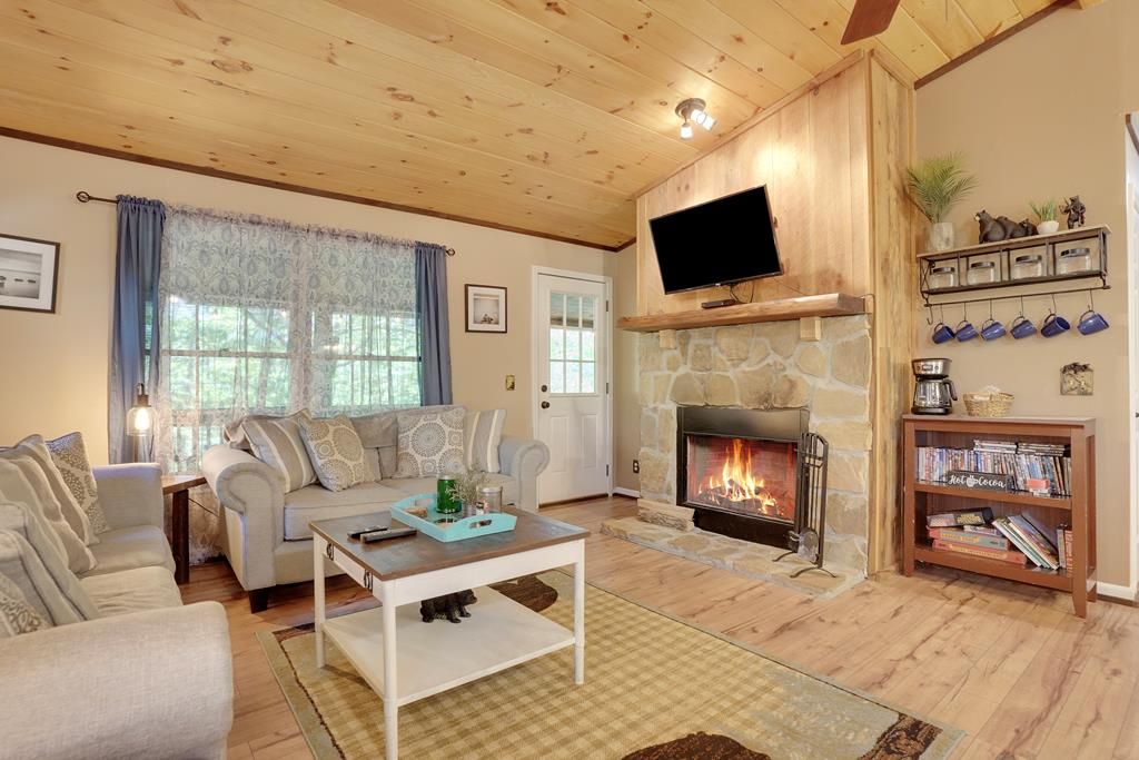 41 Courtside Court, Ellijay, GA 30540