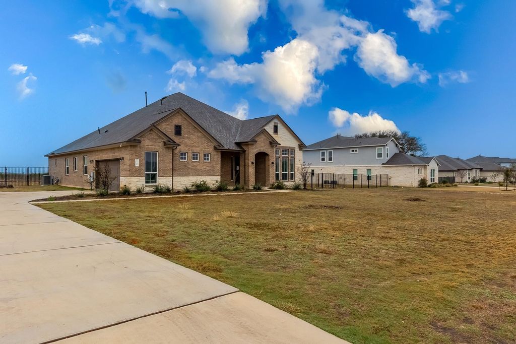 1948 Equine RD, Leander, TX 78641