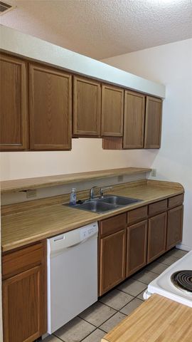 1300 N Bishop ST, San Marcos, TX 78666