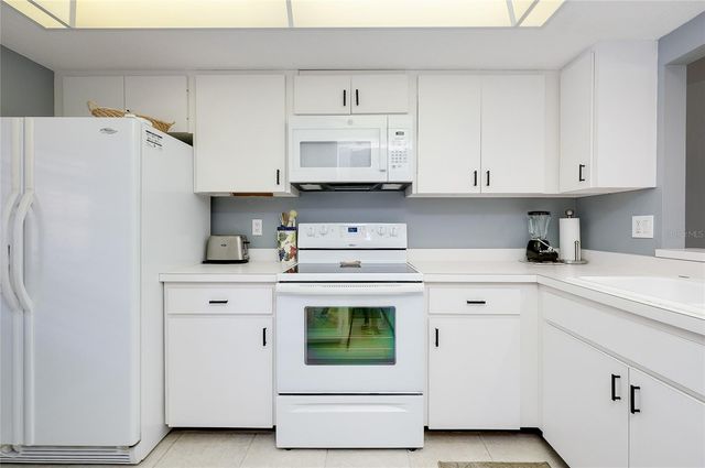 360 THREE LAKES LANE E, Venice, FL 34285