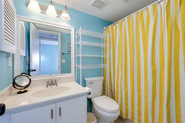 360 THREE LAKES LANE E, Venice, FL 34285