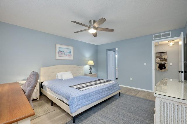360 THREE LAKES LANE E, Venice, FL 34285