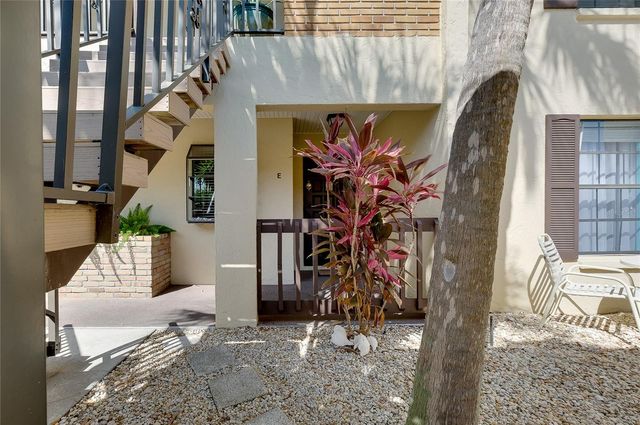 360 THREE LAKES LANE E, Venice, FL 34285