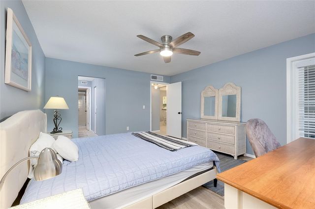 360 THREE LAKES LANE E, Venice, FL 34285
